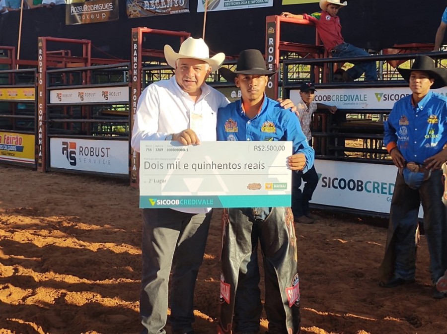 Peão de Angélica vence o Rodeio em Touros da 28ª Exposição Agropecuária de  Naviraí