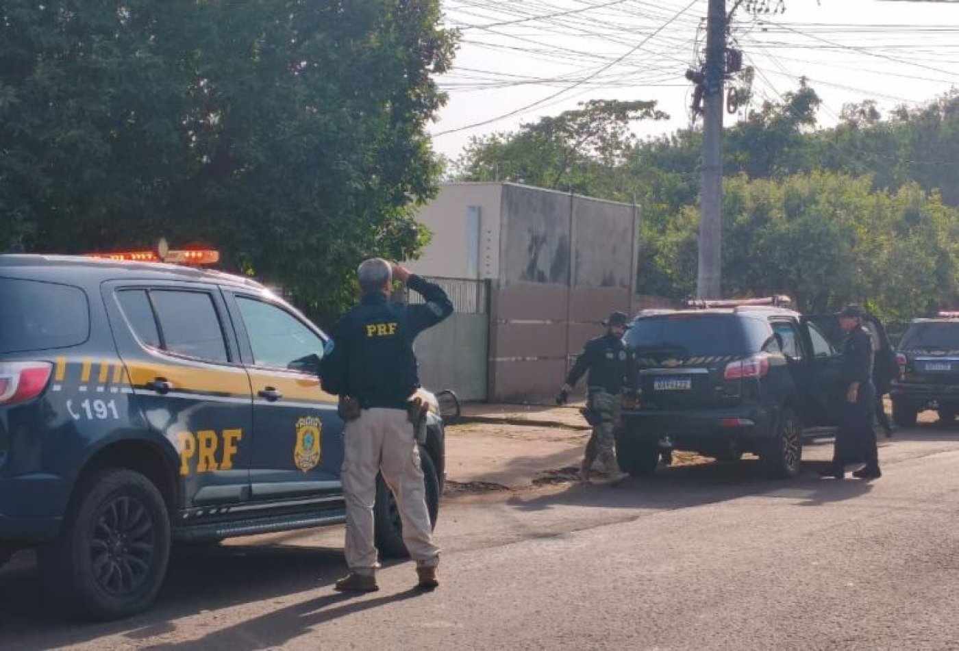 Polícia "estoura" laboratório clandestino de medicamentos e prende policial da reserva e esposa