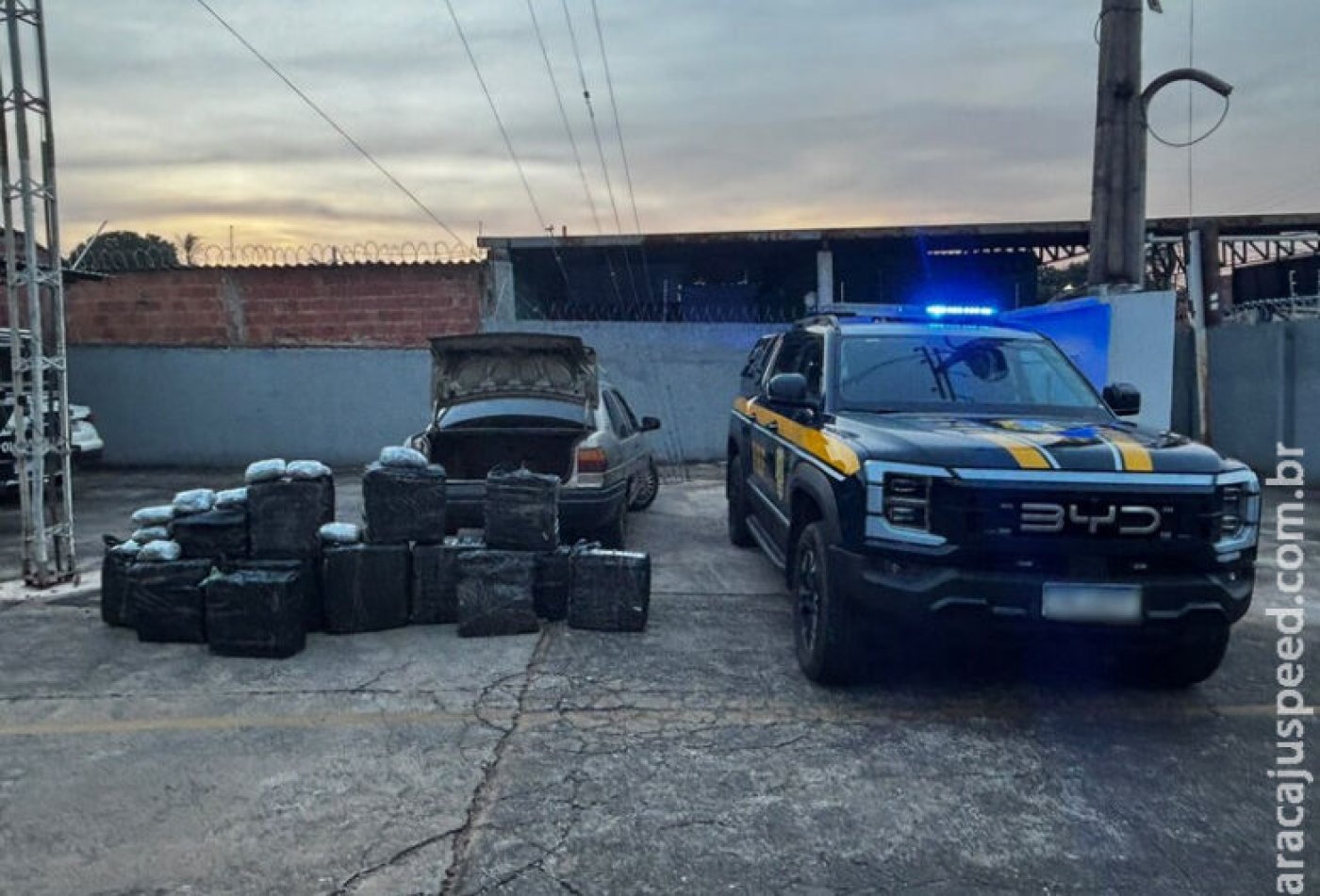 Polícia apreende 426 quilos de maconha e haxixe após fuga na BR-158