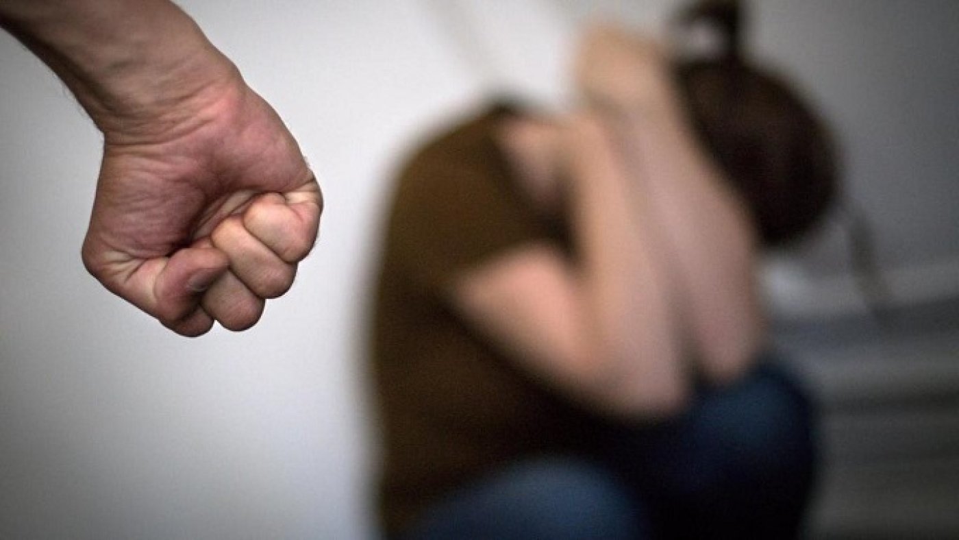 Homem descumpre medida protetiva, invade residência e agredi ex-esposa e filho em Naviraí