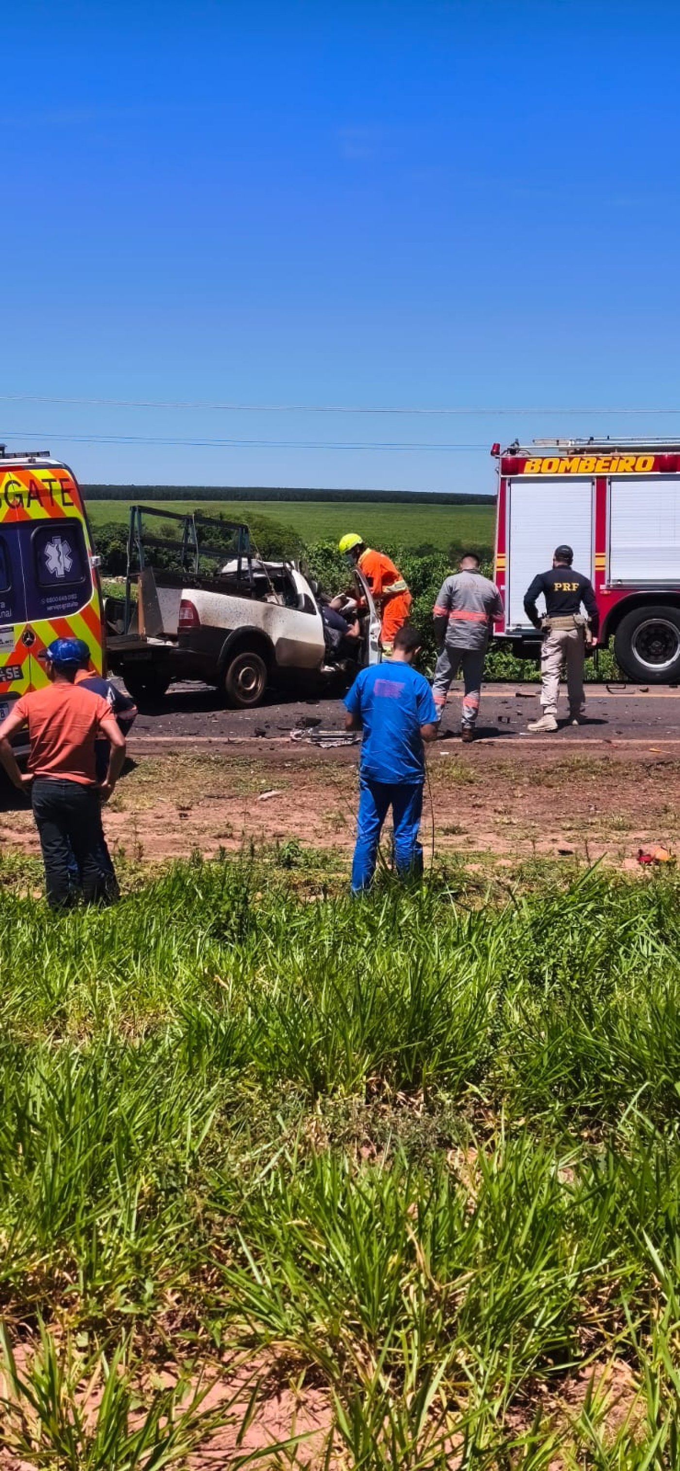 Colisão entre picape e carreta deixa um morto e outro ferido na BR-163 em Navirai